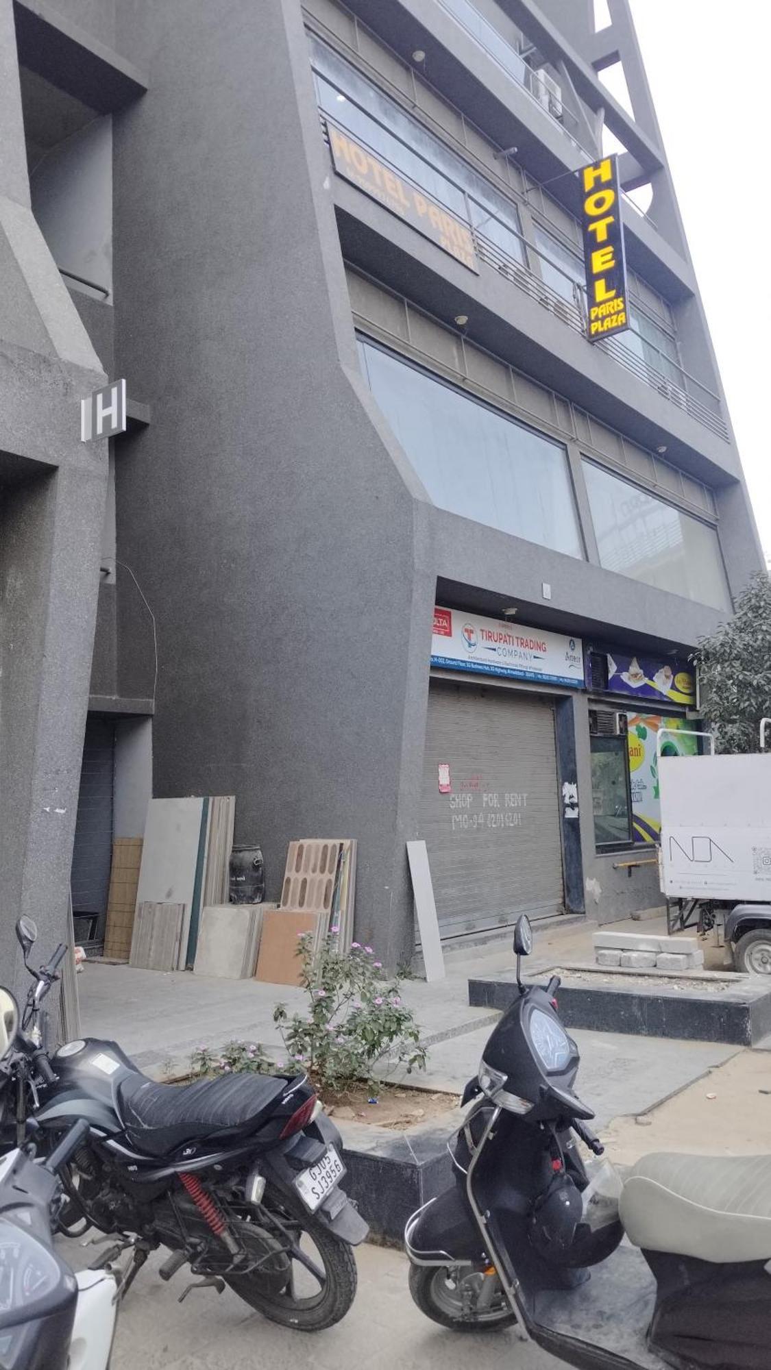 Hotel Paris Plaza Ahmedabad Exterior photo