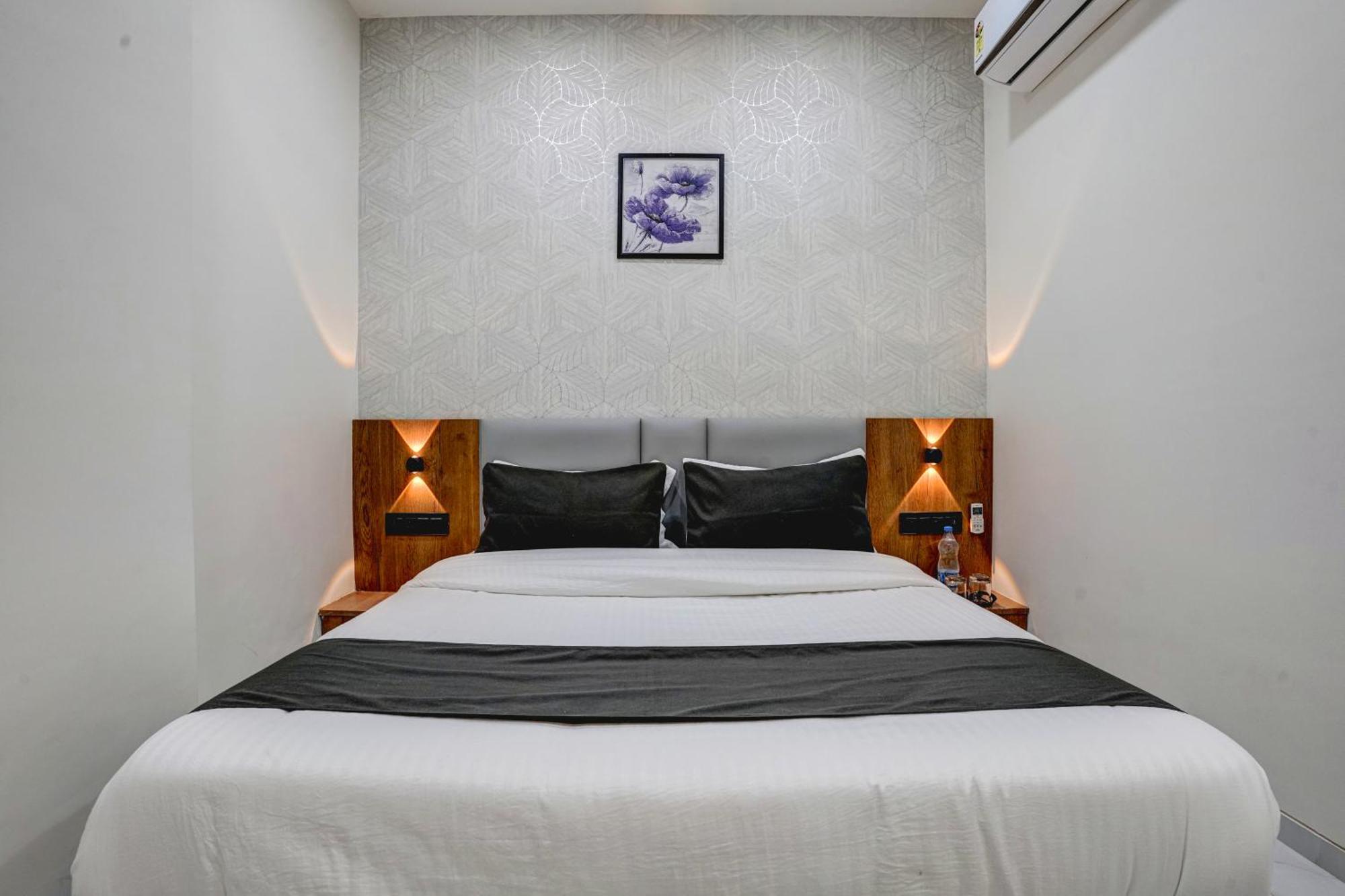Hotel Paris Plaza Ahmedabad Exterior photo